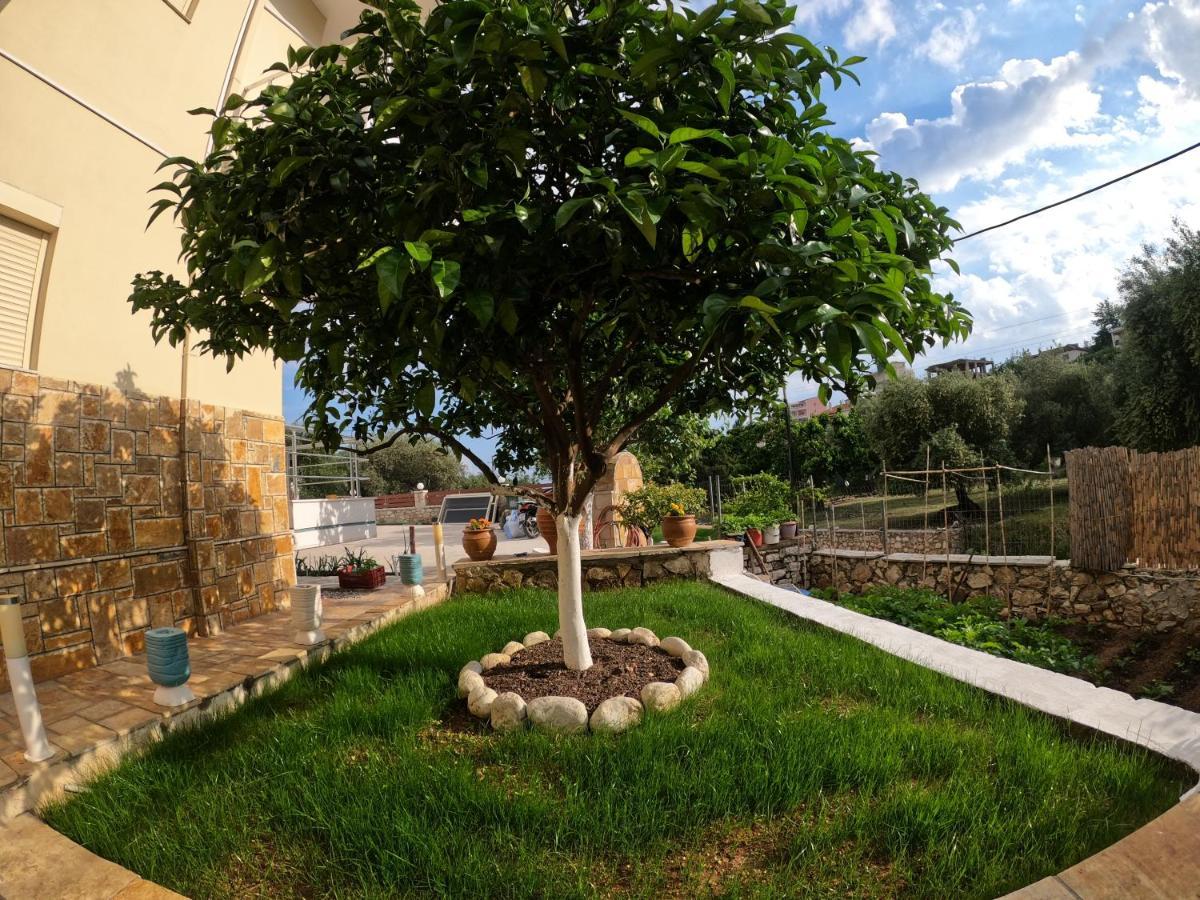 Foti Rooms Himare Bagian luar foto