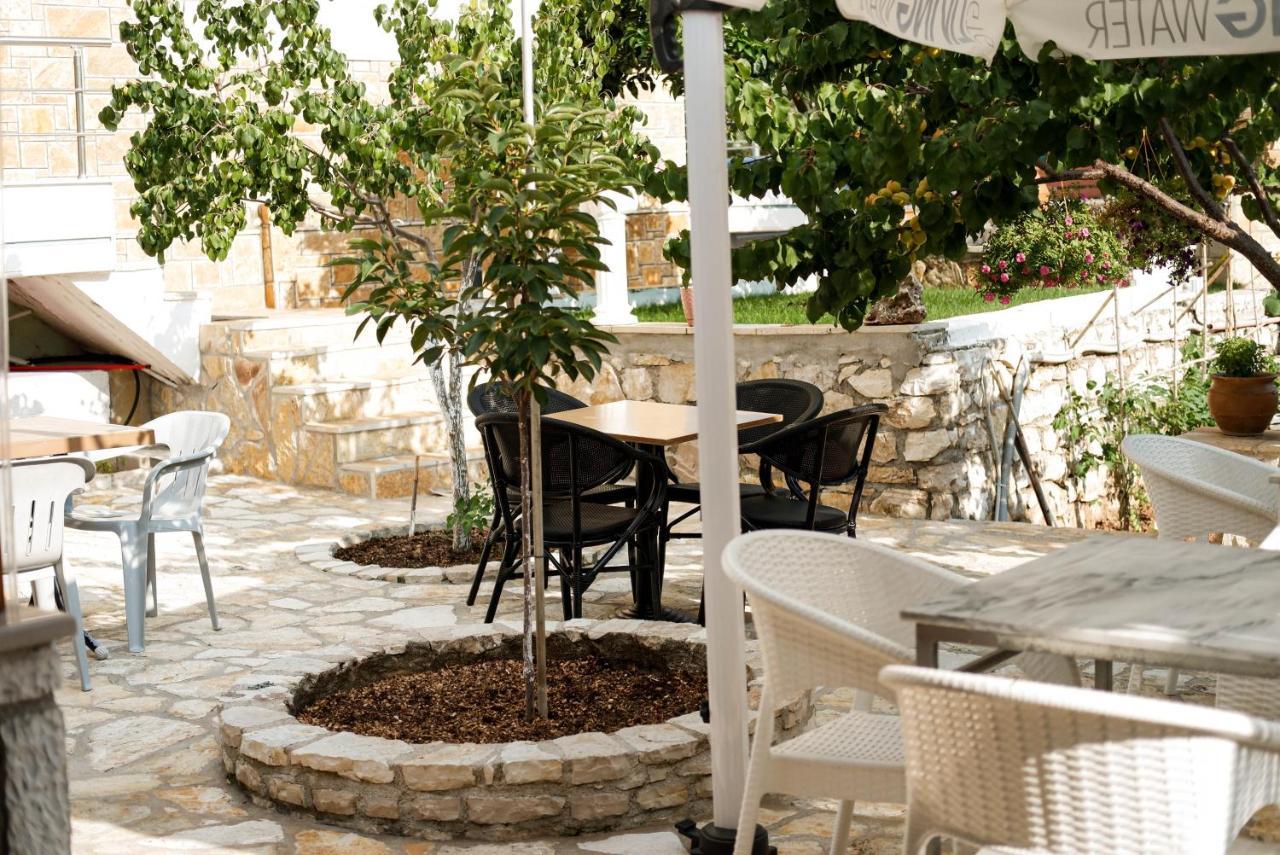 Foti Rooms Himare Bagian luar foto