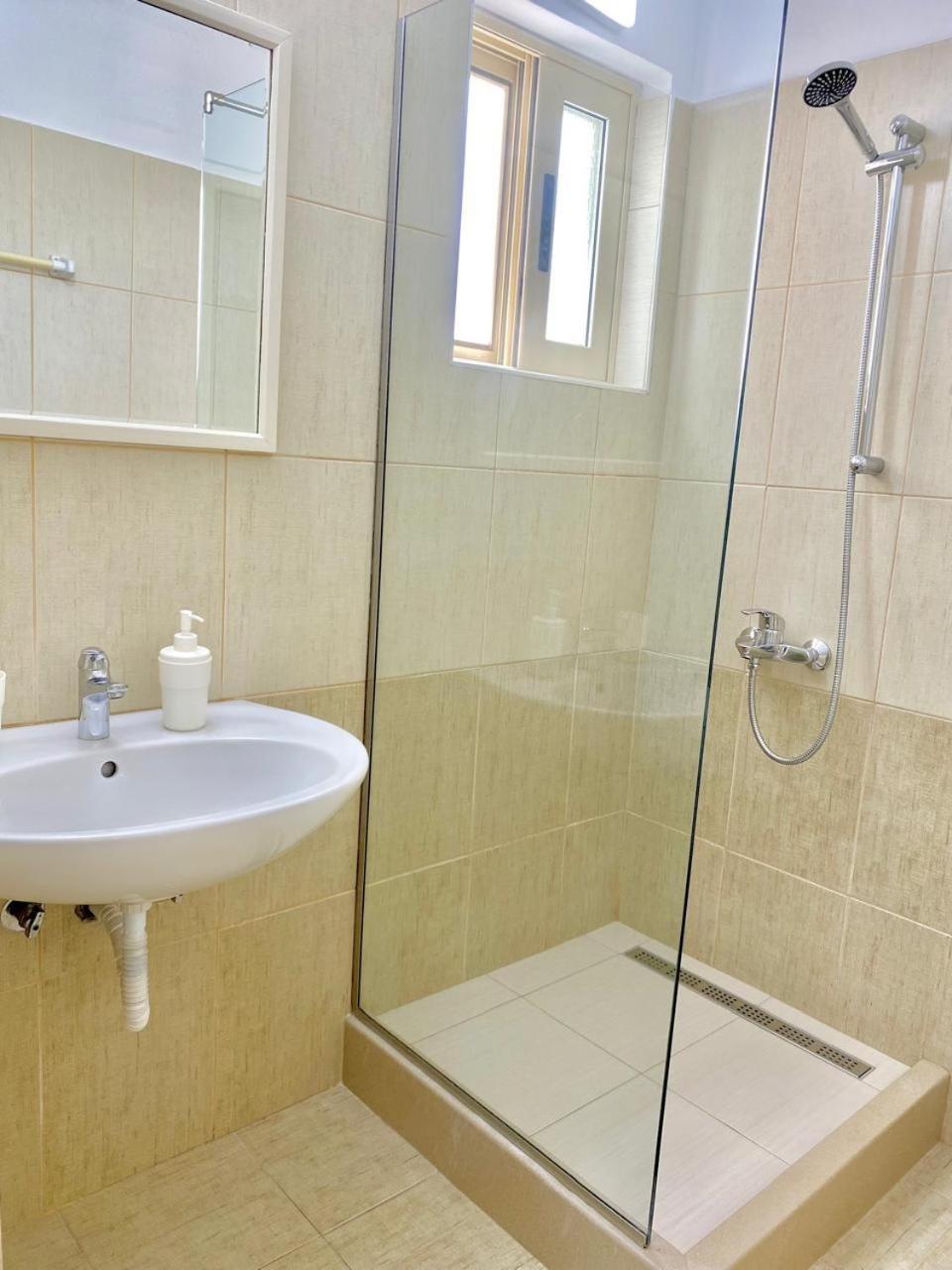 Foti Rooms Himare Bagian luar foto