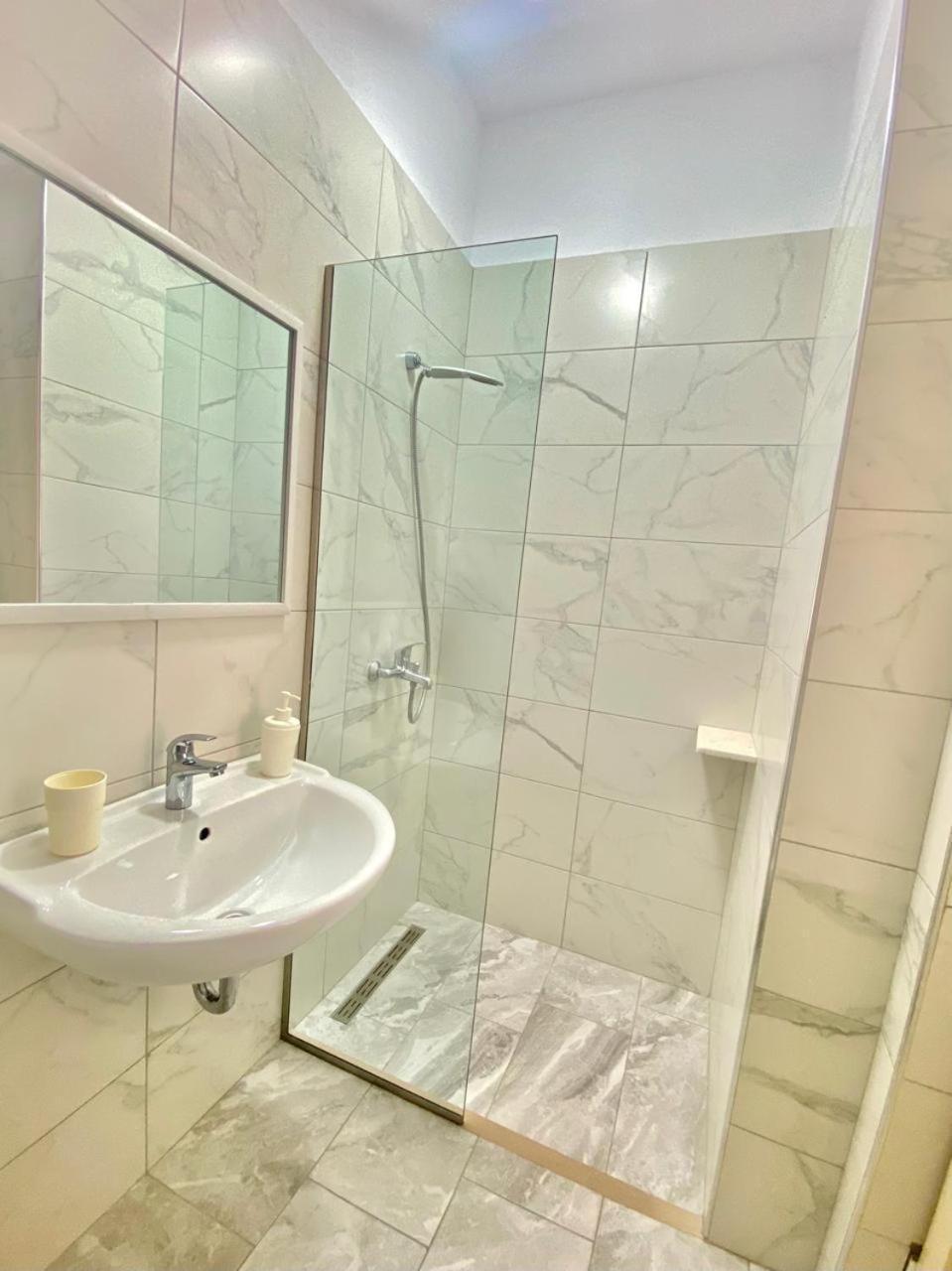 Foti Rooms Himare Bagian luar foto