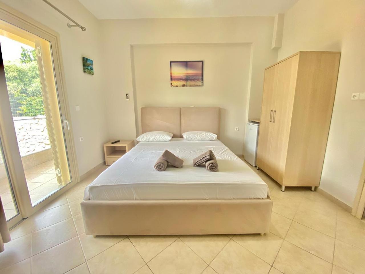 Foti Rooms Himare Bagian luar foto