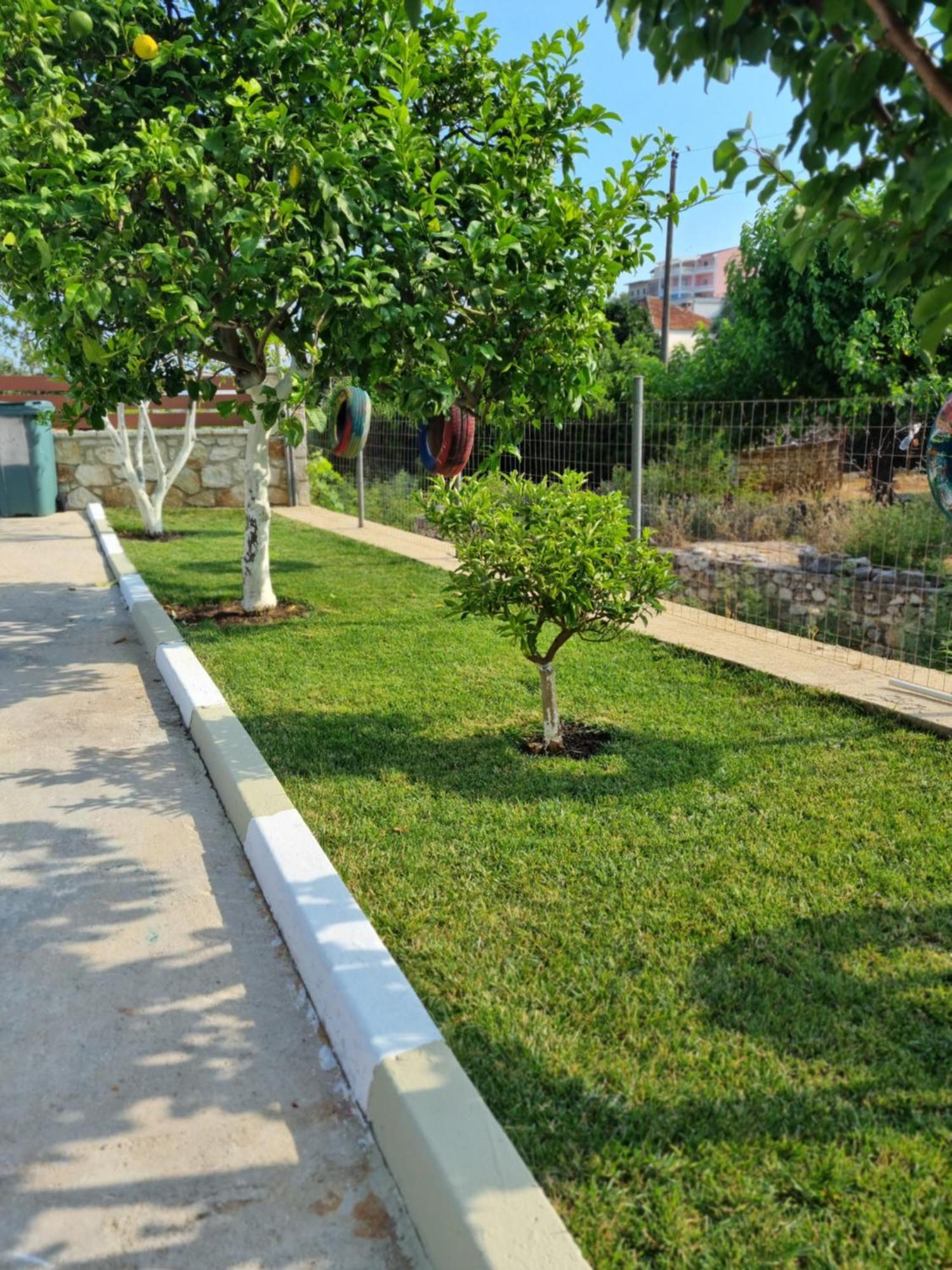 Foti Rooms Himare Bagian luar foto