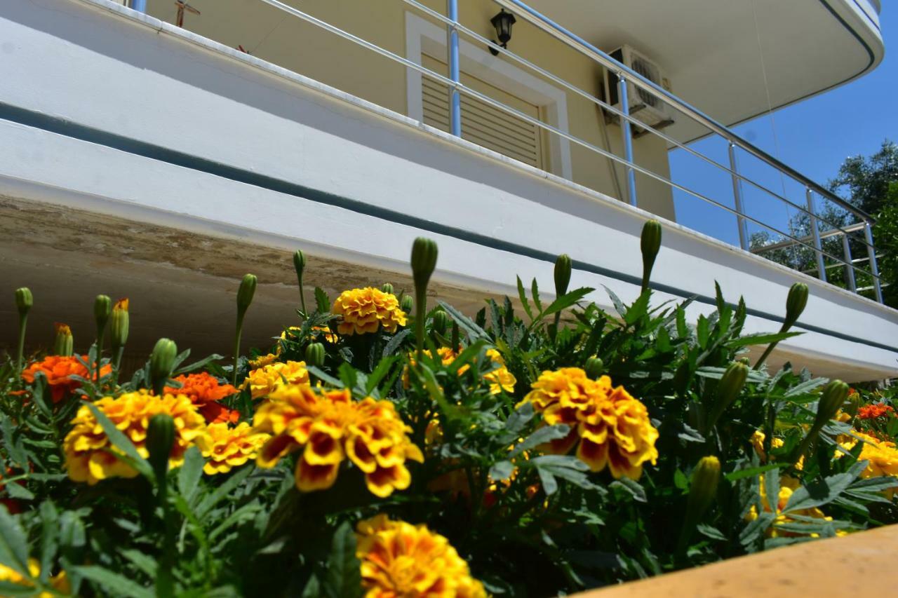 Foti Rooms Himare Bagian luar foto